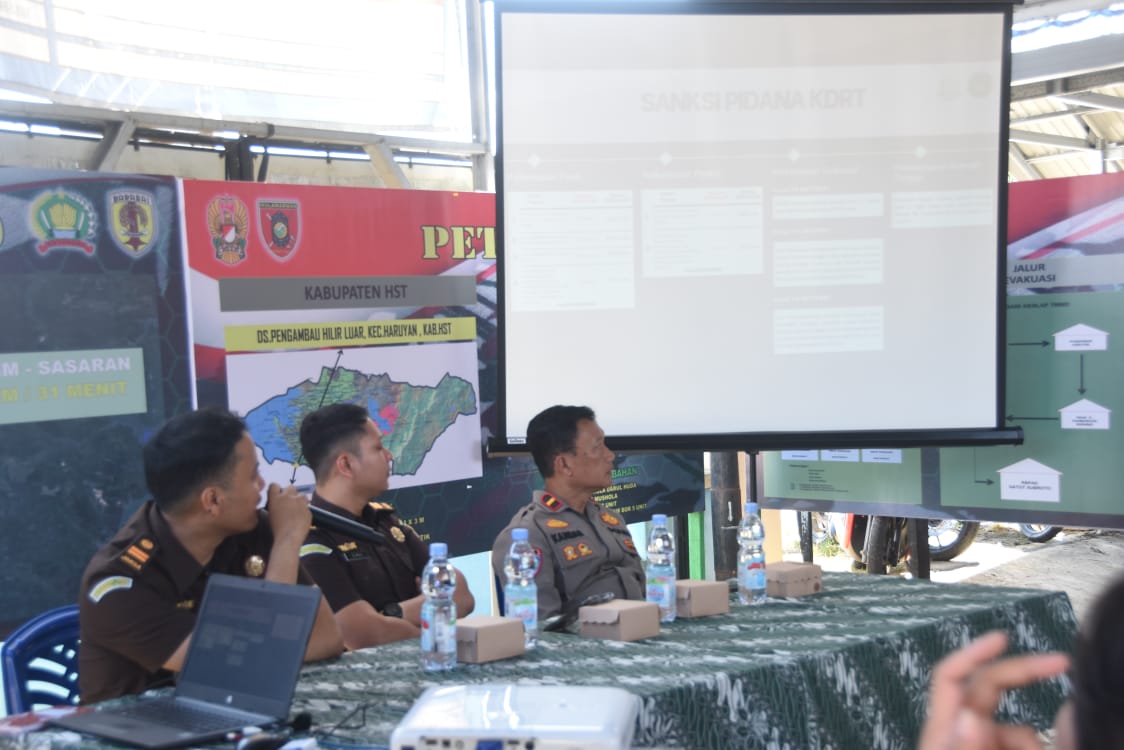 Satgas TMMD Kodim 1002/HST, Gandeng Kejaksaan Negeri Gelar Penyuluhan Hukum di Pengambau Hilir Luar