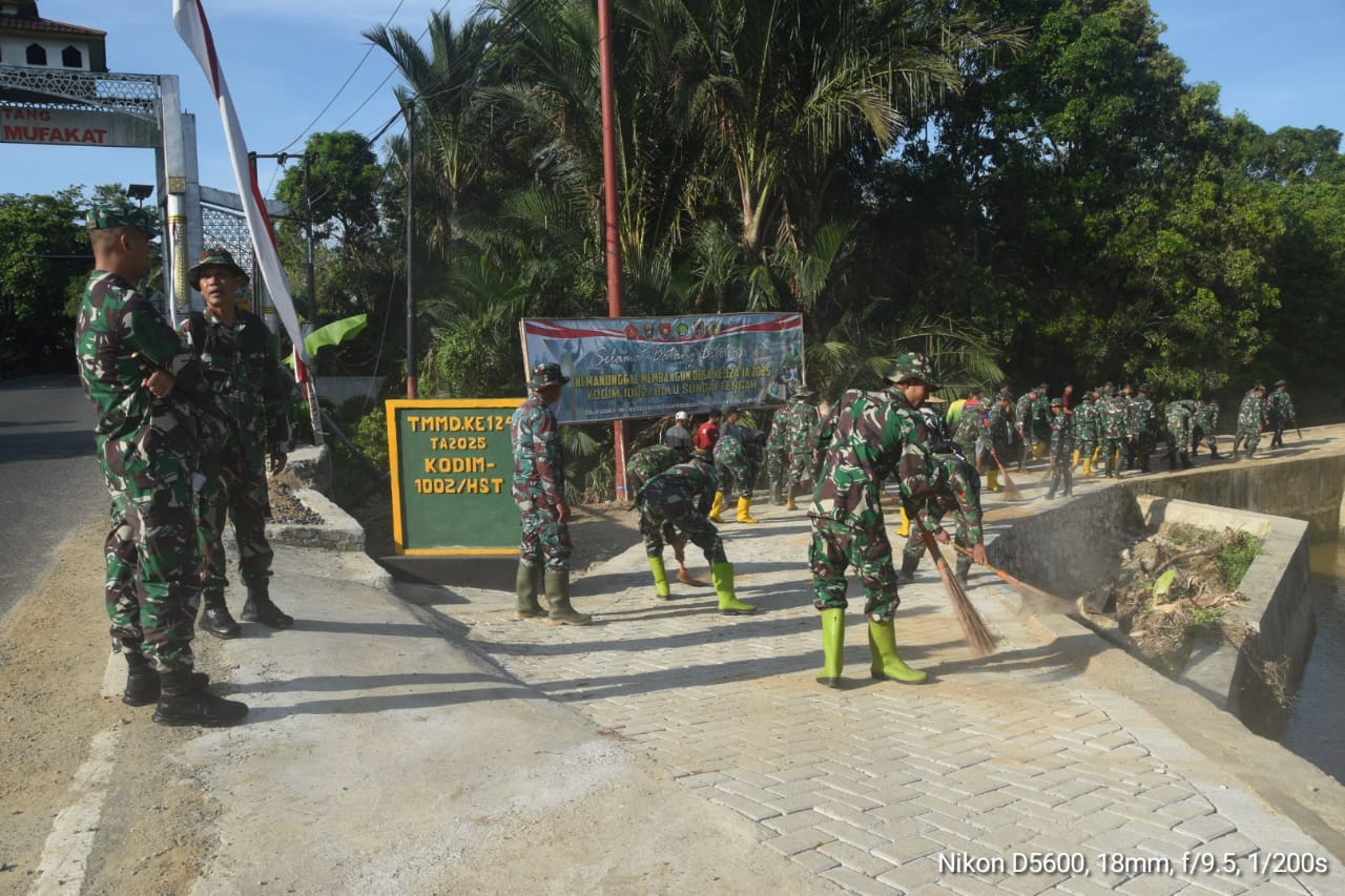 TMMD ke-124 Kodim 1002/HST Fokus Pembangunan Jalan 1030 Meter di Pengambau Hilir Luar