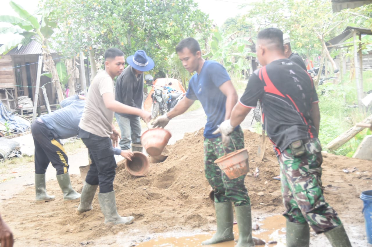 Sinergi TNI-Polri dan Warga Perkuat Gotong Royong di TMMD ke-124 HST