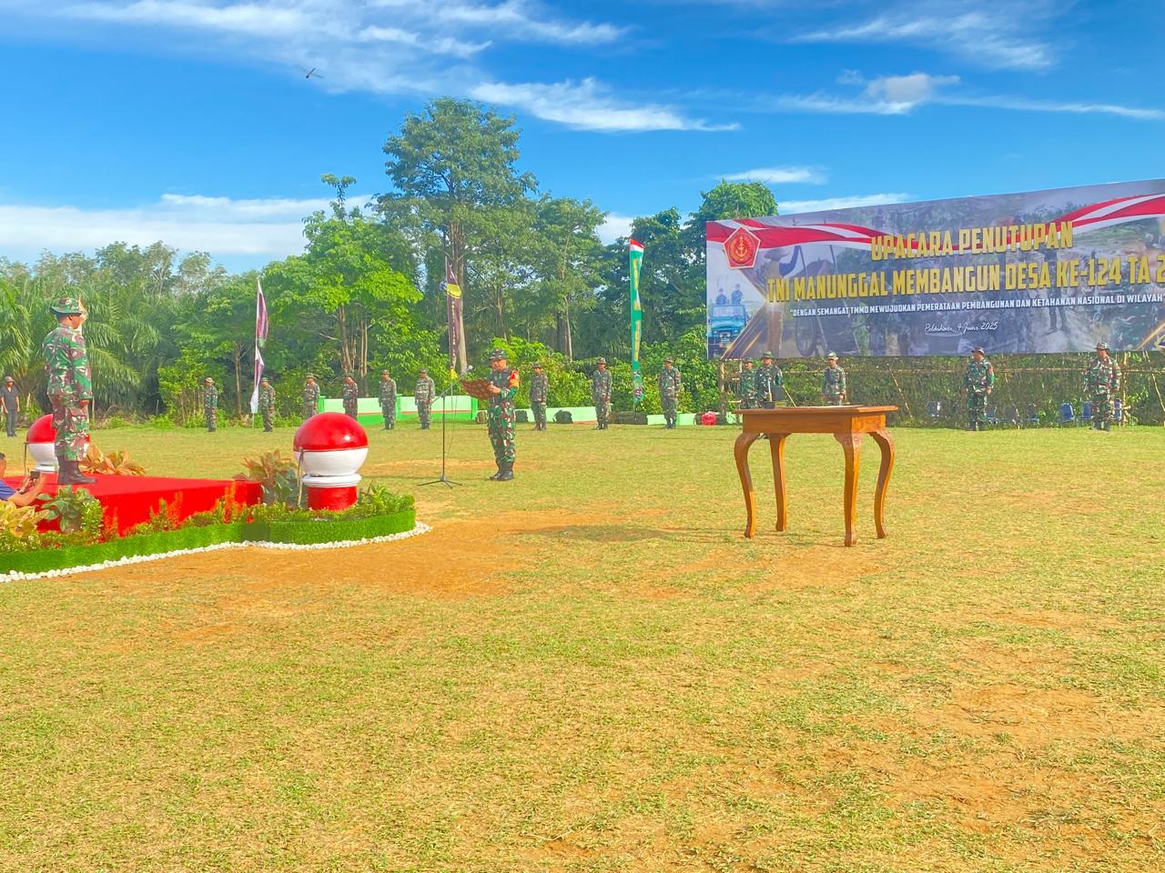 Dandim 1009/Tanah Laut Ikuti Gladi Upacara Penutupan TMMD Ke-124 Tahun 2025