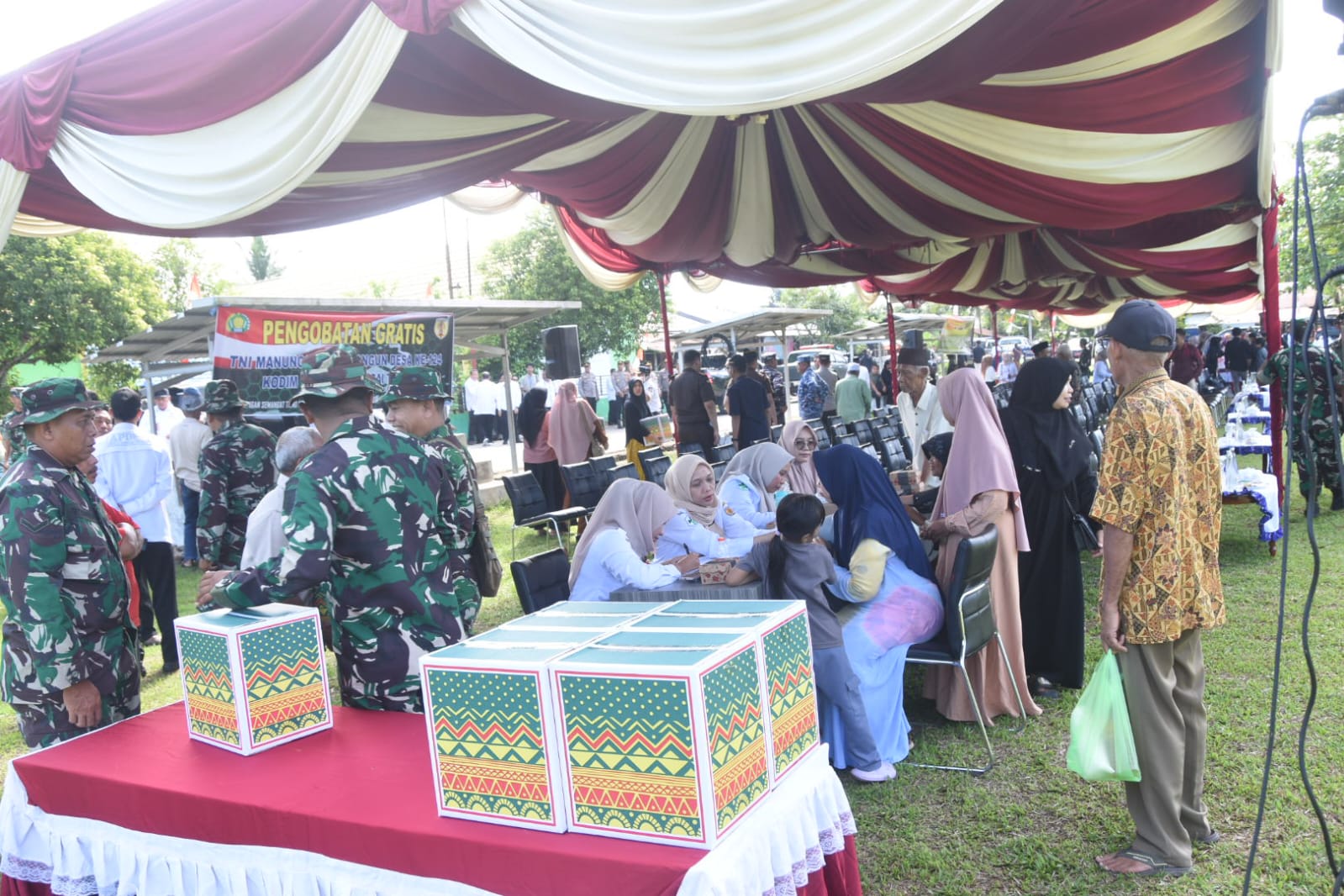 Momen Penutupan TMMD Ke-124, Kodim 1002/HST Gelar Pengobatan Gratis Untuk Masyarakat 