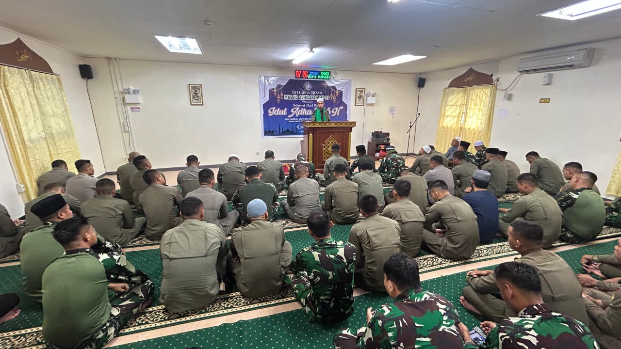 Perkuat Keimanan, Satgas Yonif 611/Awang Long Gelar Ibadah Sholat Idul Adha Bersama Satgas Pam Obyek Amole