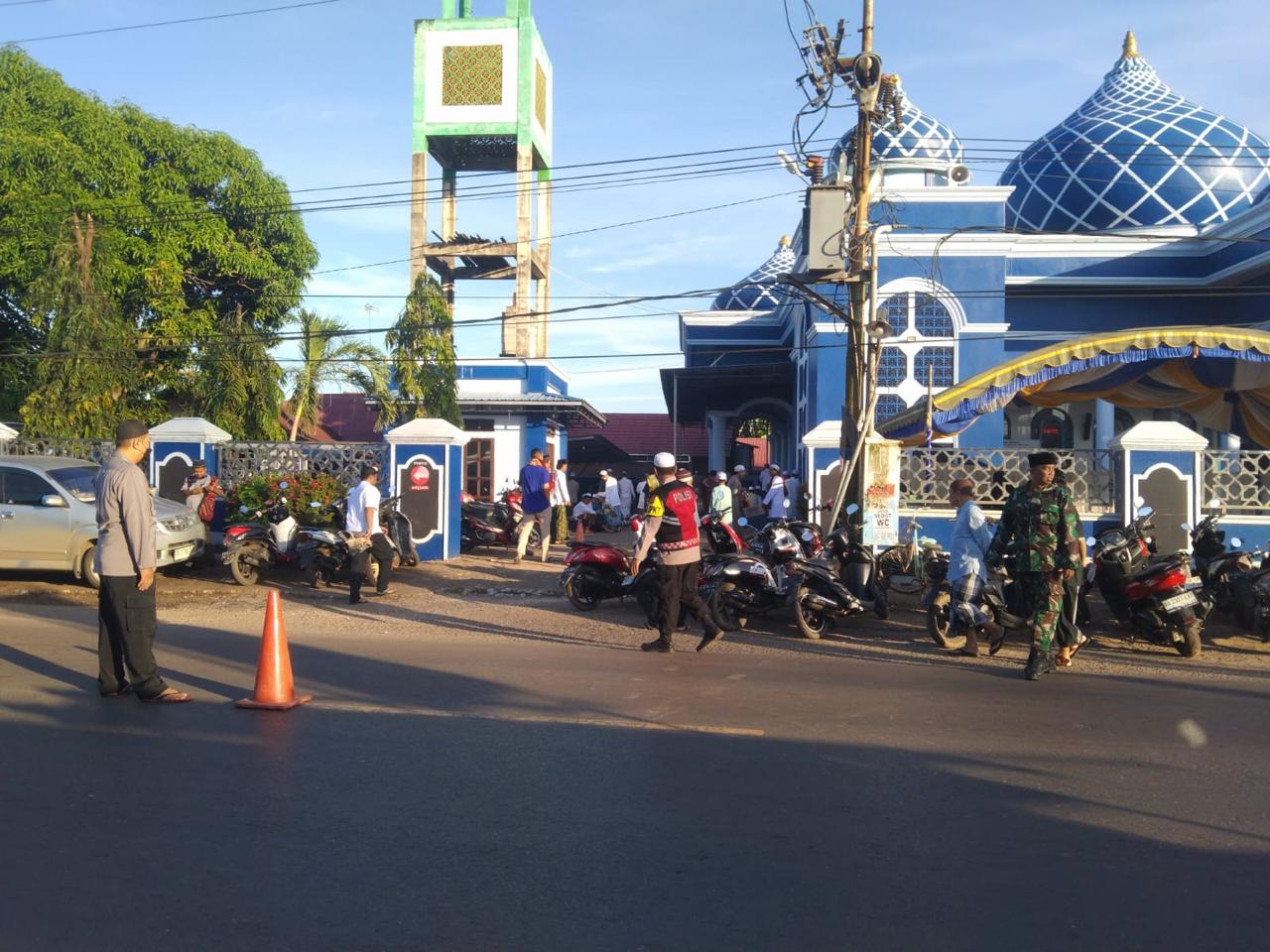 Sinergitas Personel Kodim 1009/Tla, Polres Tala Serta Pihak Terkait Amankan Jalannya Sholat Idul Adha