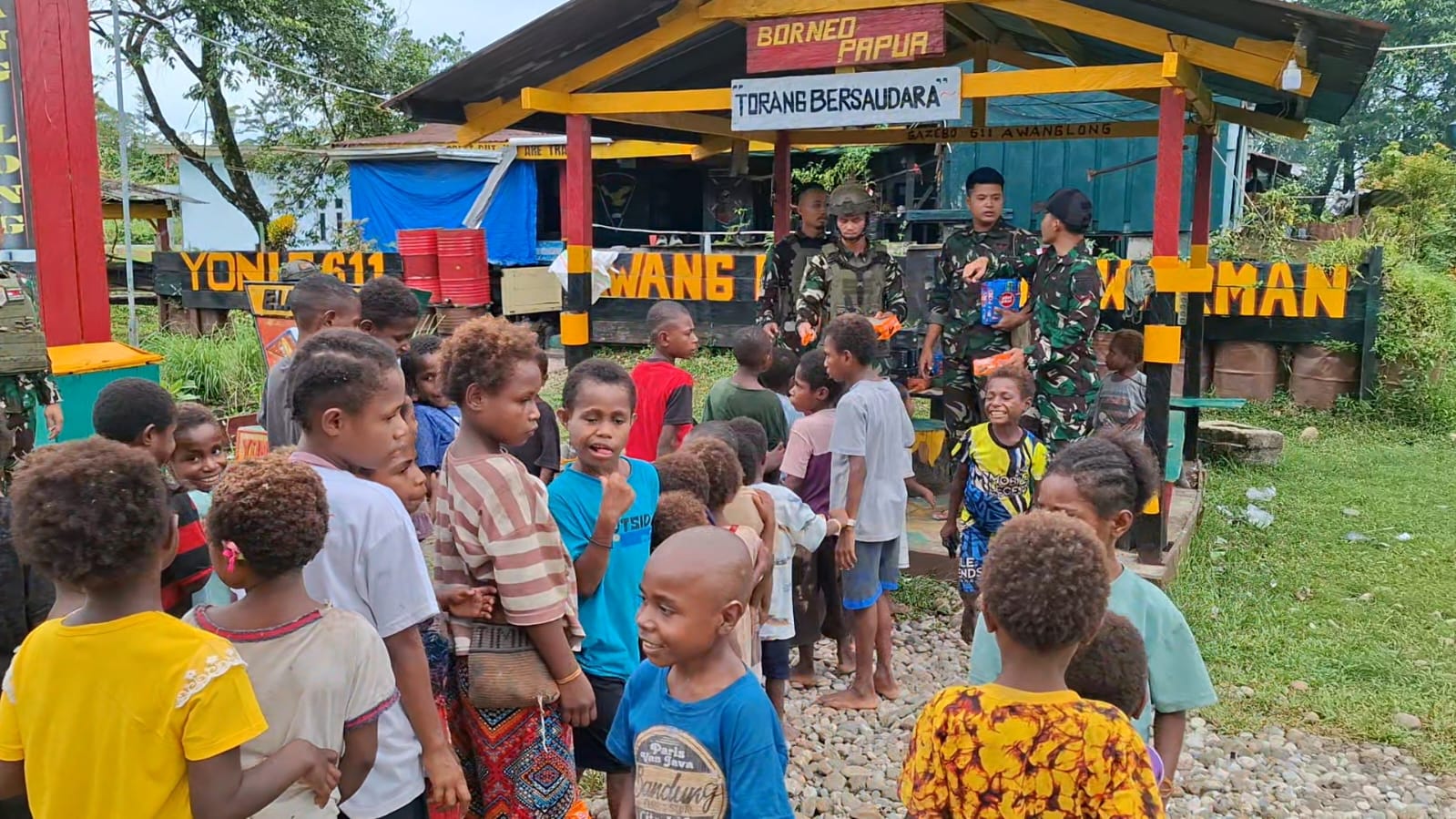 Jalin Kedekatan, Satgas Yonif 611/Awang Long Pos Aramsulki Gelar Komsos