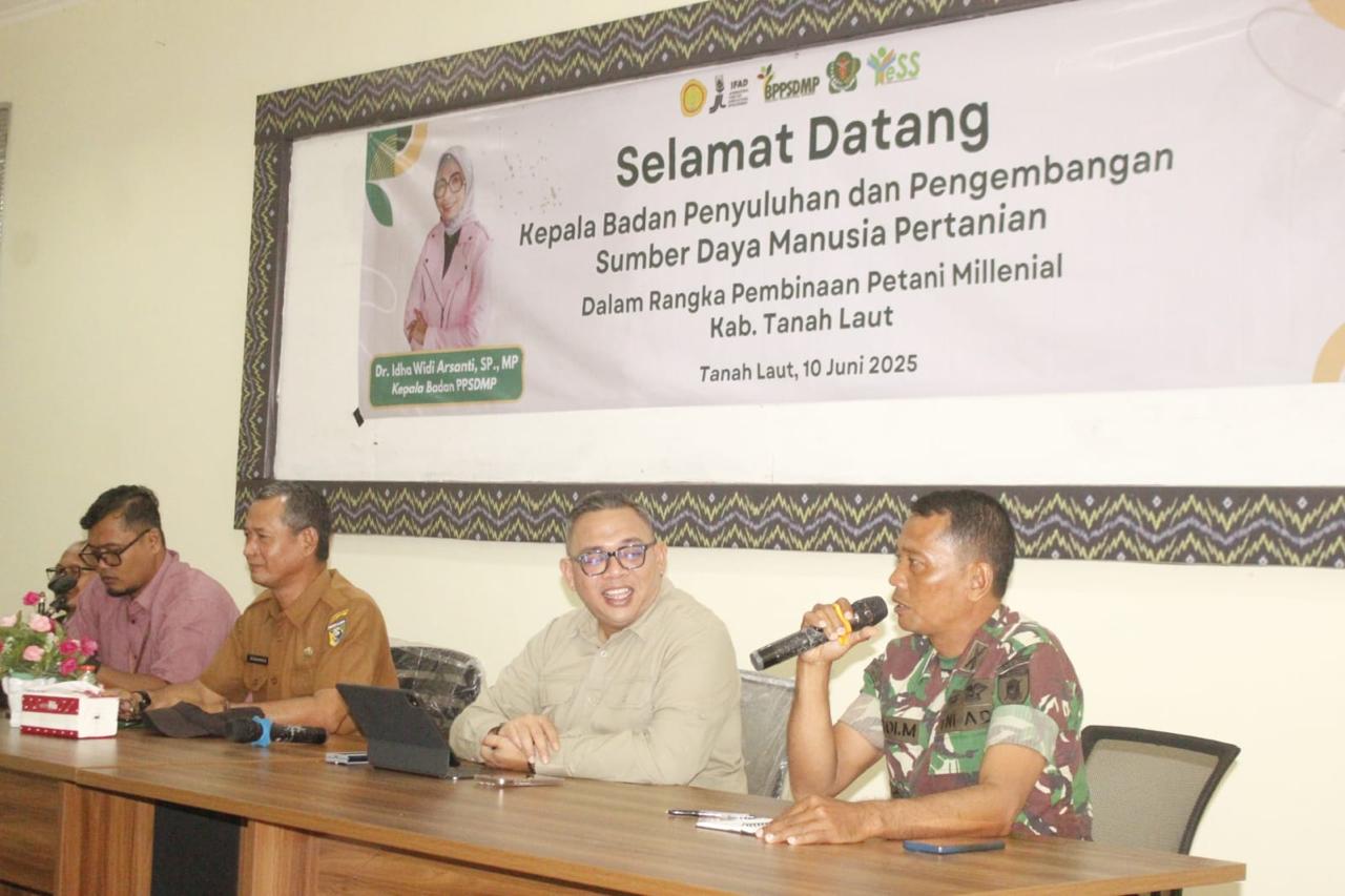 Personel Kodim 1009/Tanah Laut Dampingi Brigade Pangan Mengikuti Penyuluhan Pertanian