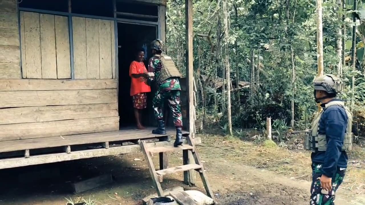 Satgas Yonif 611/Awang Long, Laksanakan Komunikasi Sosial di Kampung Sempan Timur, Mimika, Papua Tengah