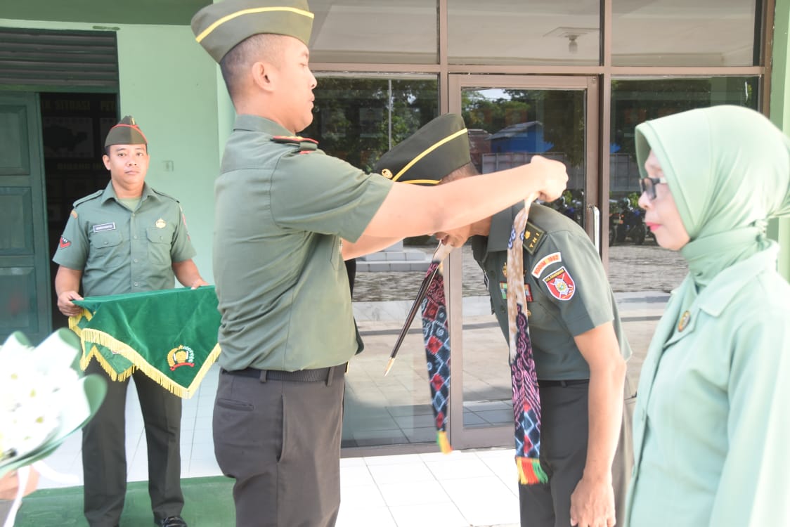 Kodim 1002/HST Gelar Wisuda Purna, Tugas Mayor Inf Moh. Alip Suroso dan PNS Masnah