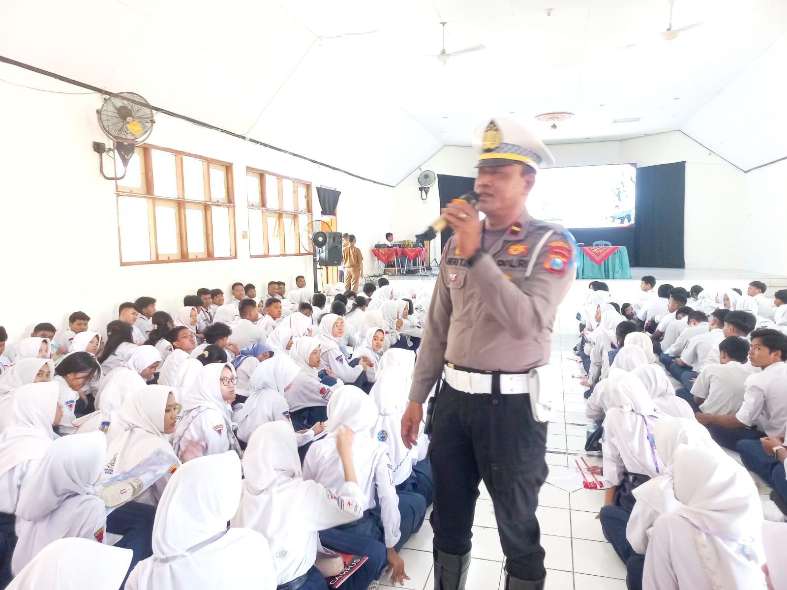 Dukung Operasi Patuh Semeru 2025, Polsek Kenjeran Sosialisasikan Keselamatan Berlalu Lintas di Sekolah”