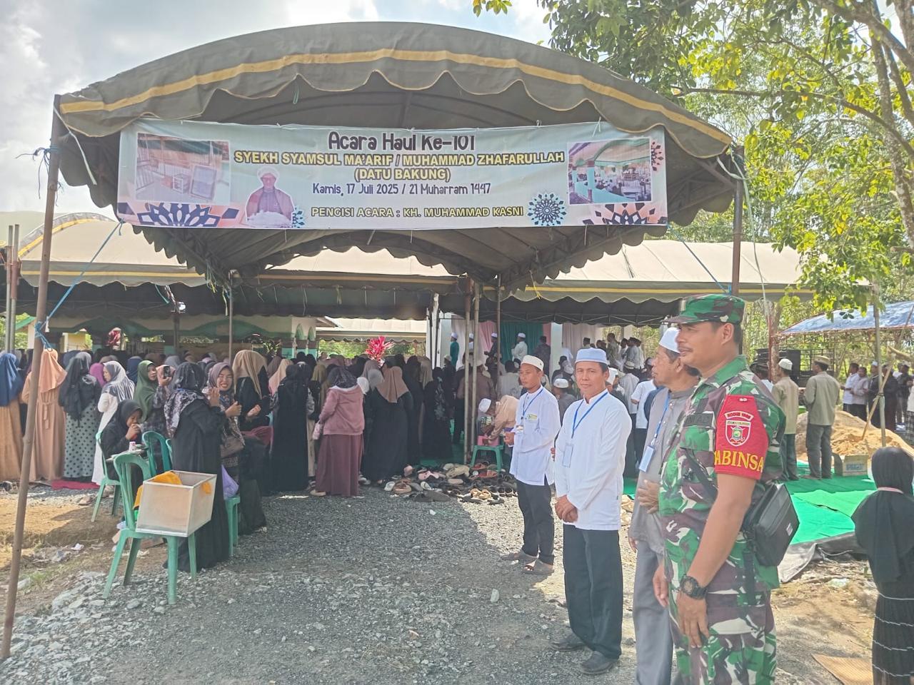 Hadir Di Lokasi Haul Datu Bakung Personel Kodim 1009/Tla Bantu Kelancaran Kegiatan
