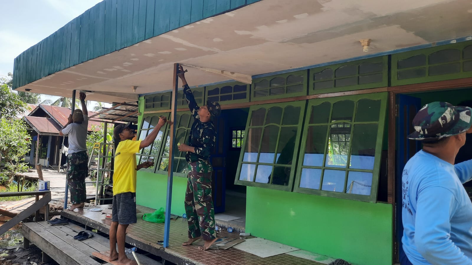 Satgas TMMD ke-125 Kodim 1007/Banjarmasin Lanjutkan Rehab Musholla Nurul Huda