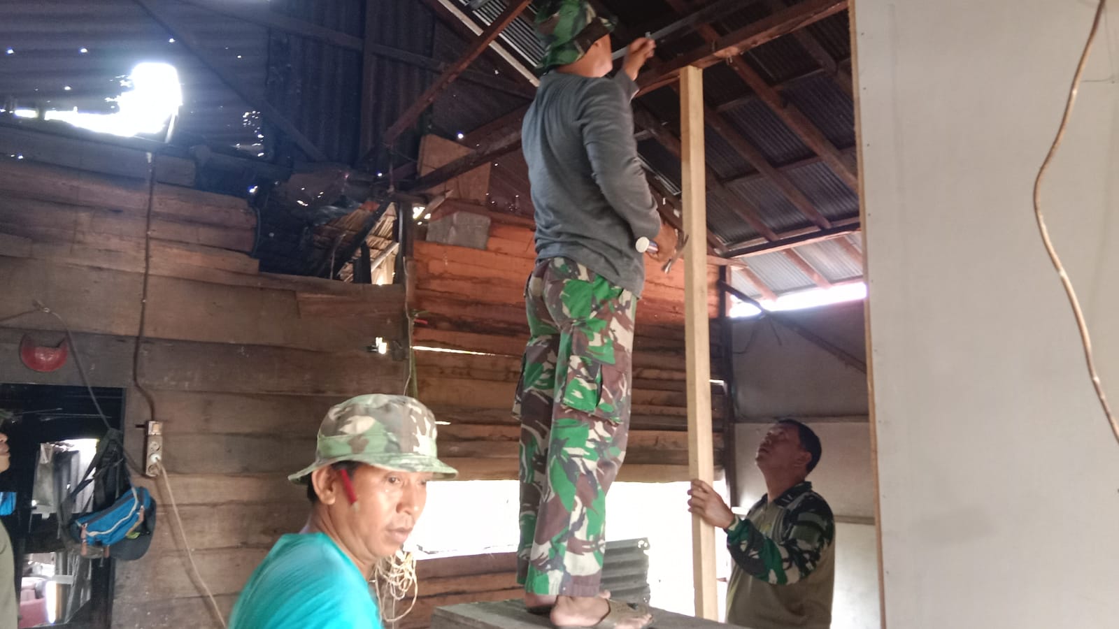 Satgas TMMD ke-125 Kodim 1007/Banjarmasin Lanjutkan Pengerjaan RLTH di Kuin Kecil