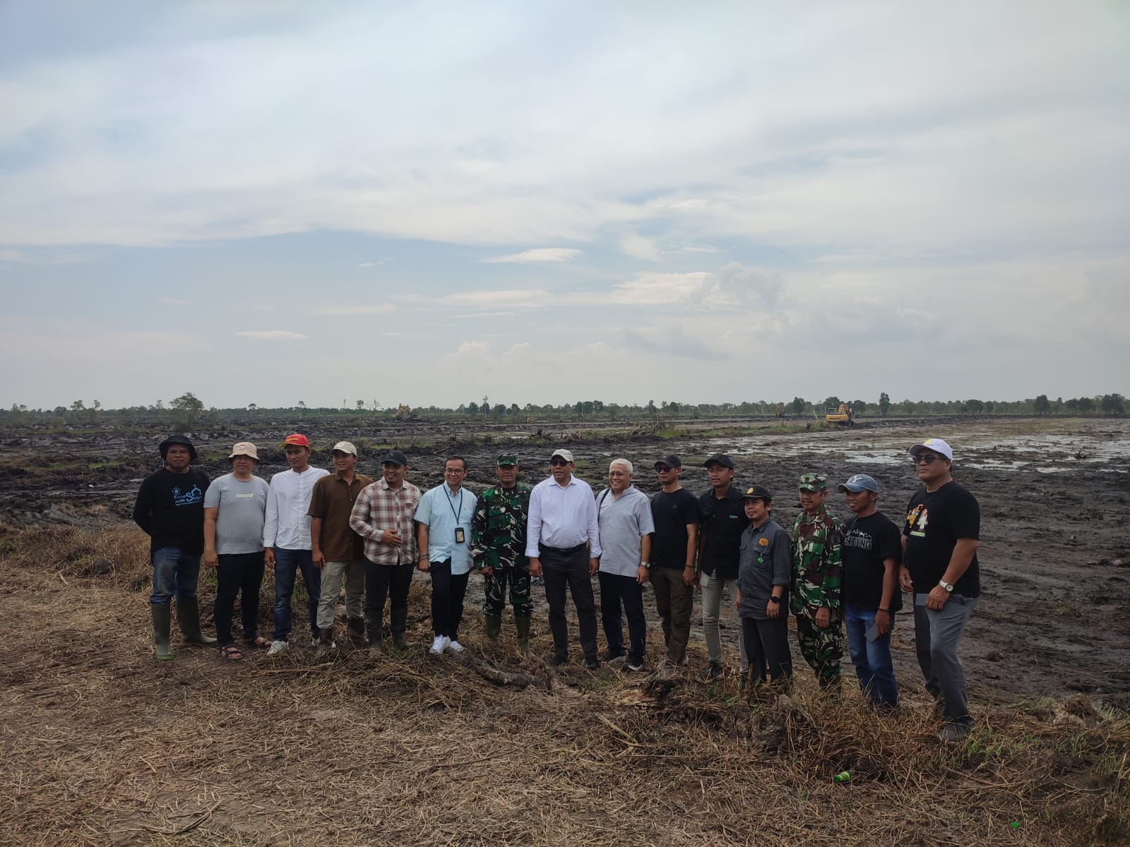 Kasdim 1000/Tla Dampingi Sekretaris Direktorat Jenderal PSP Kementan RI Cek Progres Cetak Sawah Di Desa Ujung