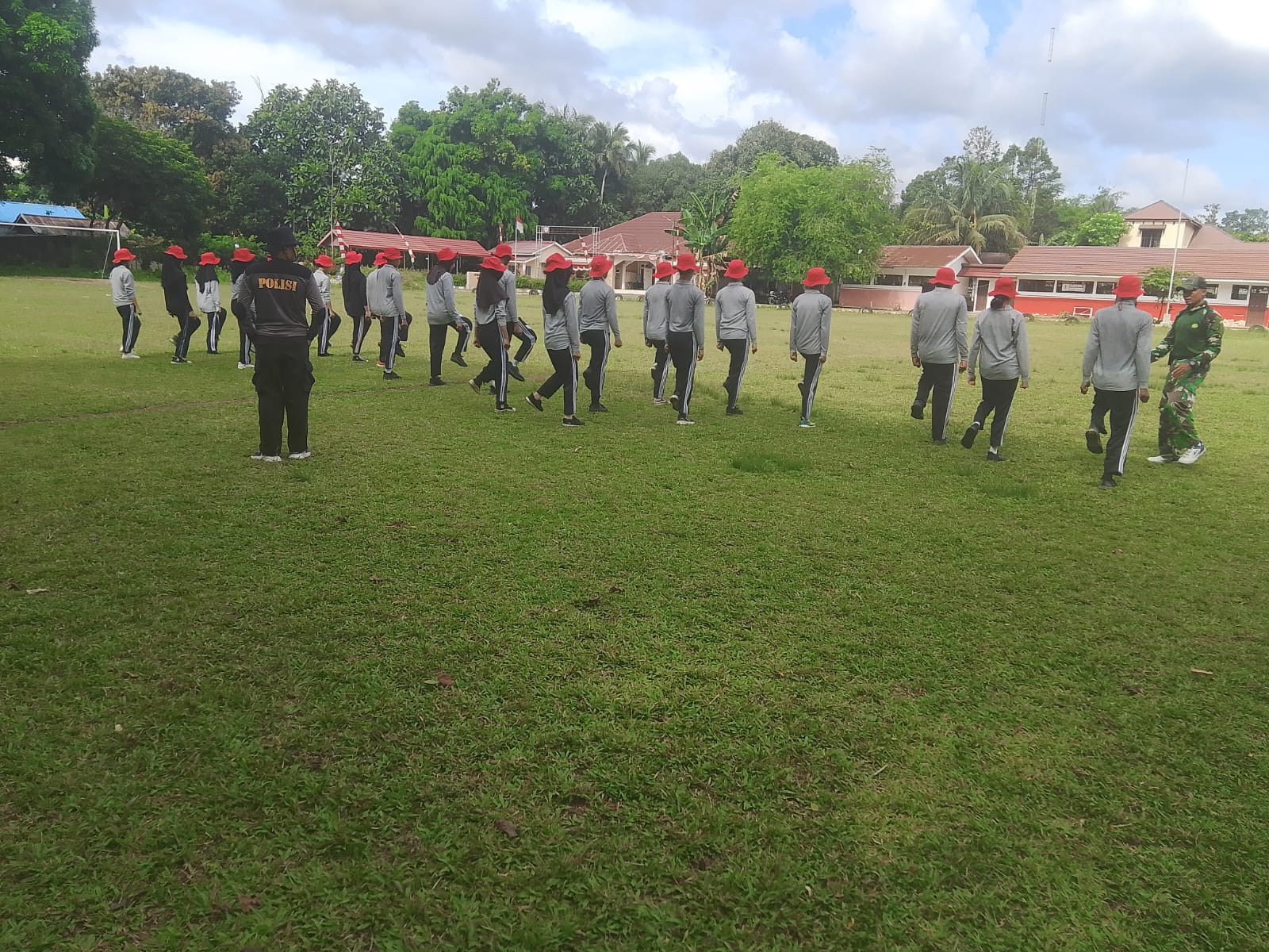 Babinsa Koramil 1008-04/Tanta Latih Paskibraka Kecamatan Tanta Jelang HUT RI ke-80