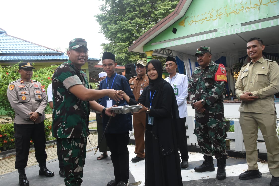 Dandim 1002/HST Lauching Program Makan Bergizi Di MAN 4 Hulu Sungai Tengah