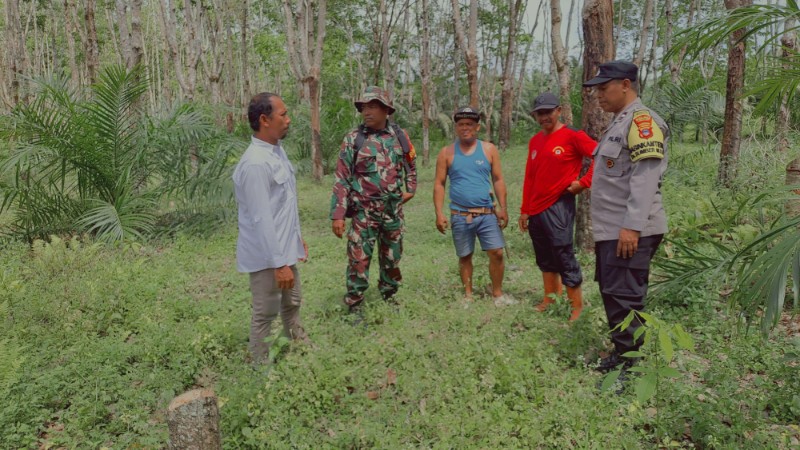 Cuaca Tidak Menentu Bersama Manggala Agni Dan Masyarakat Personel Kodim 1009/Tla Tetap Patroli Cegah Karhutla
