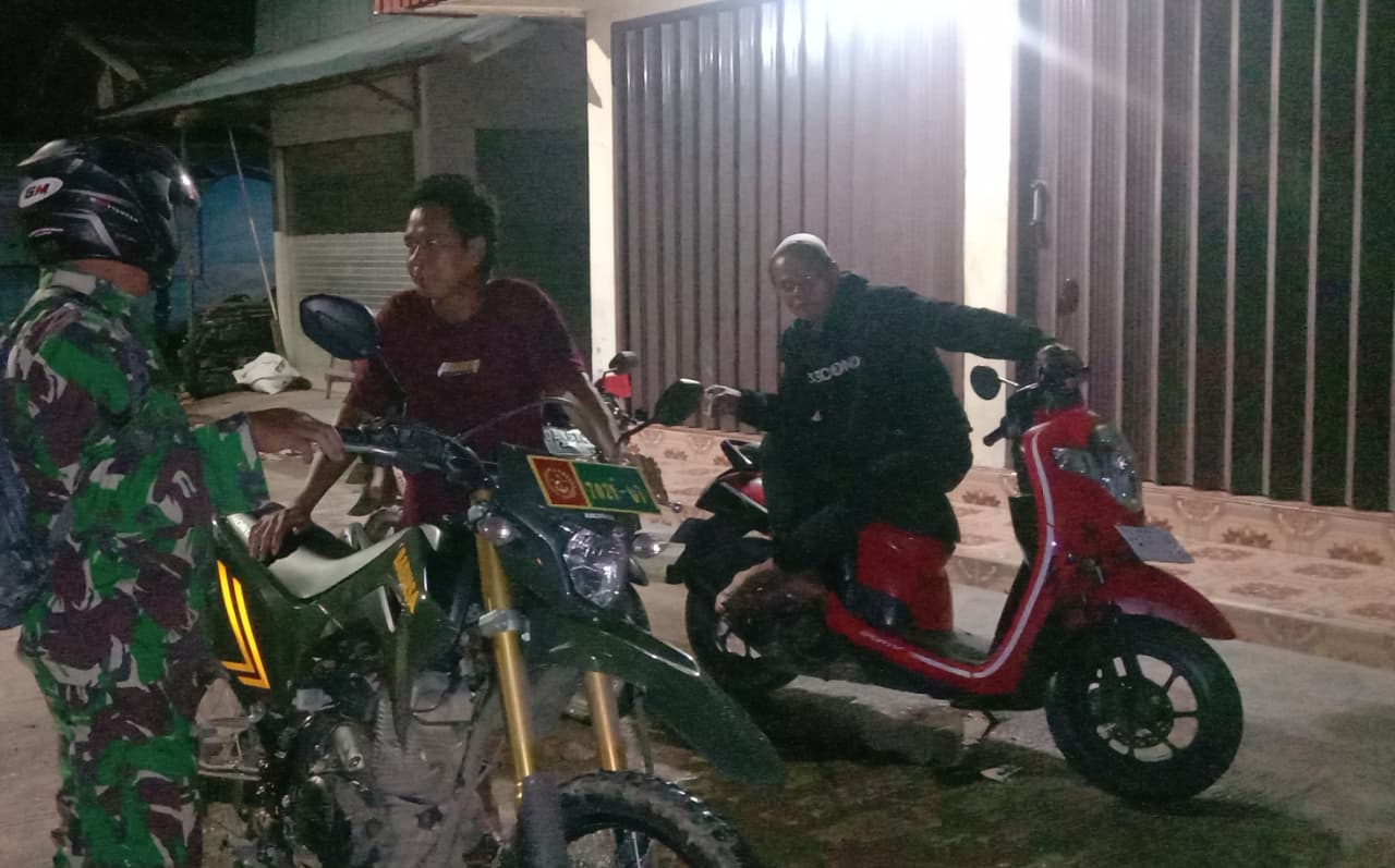 Babinsa Koramil 1008-05/Kelua-Muara Harus Gelar Patroli, Ajak Warga Aktifkan Poskamling