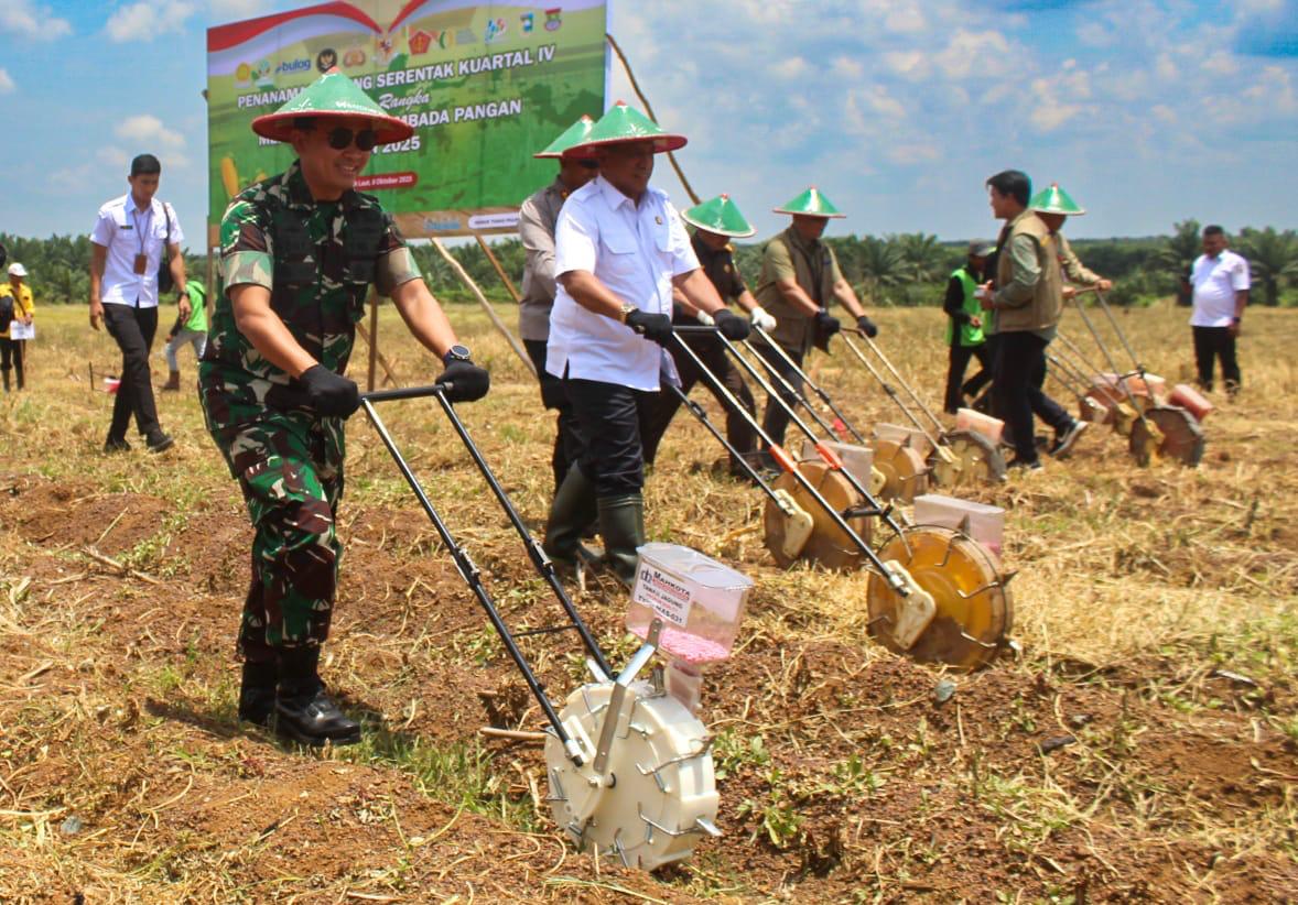 Dandim 1009/Tla Menghadiri Penanaman Jagung Serentak Kuartal IV Polres Tanah Laut