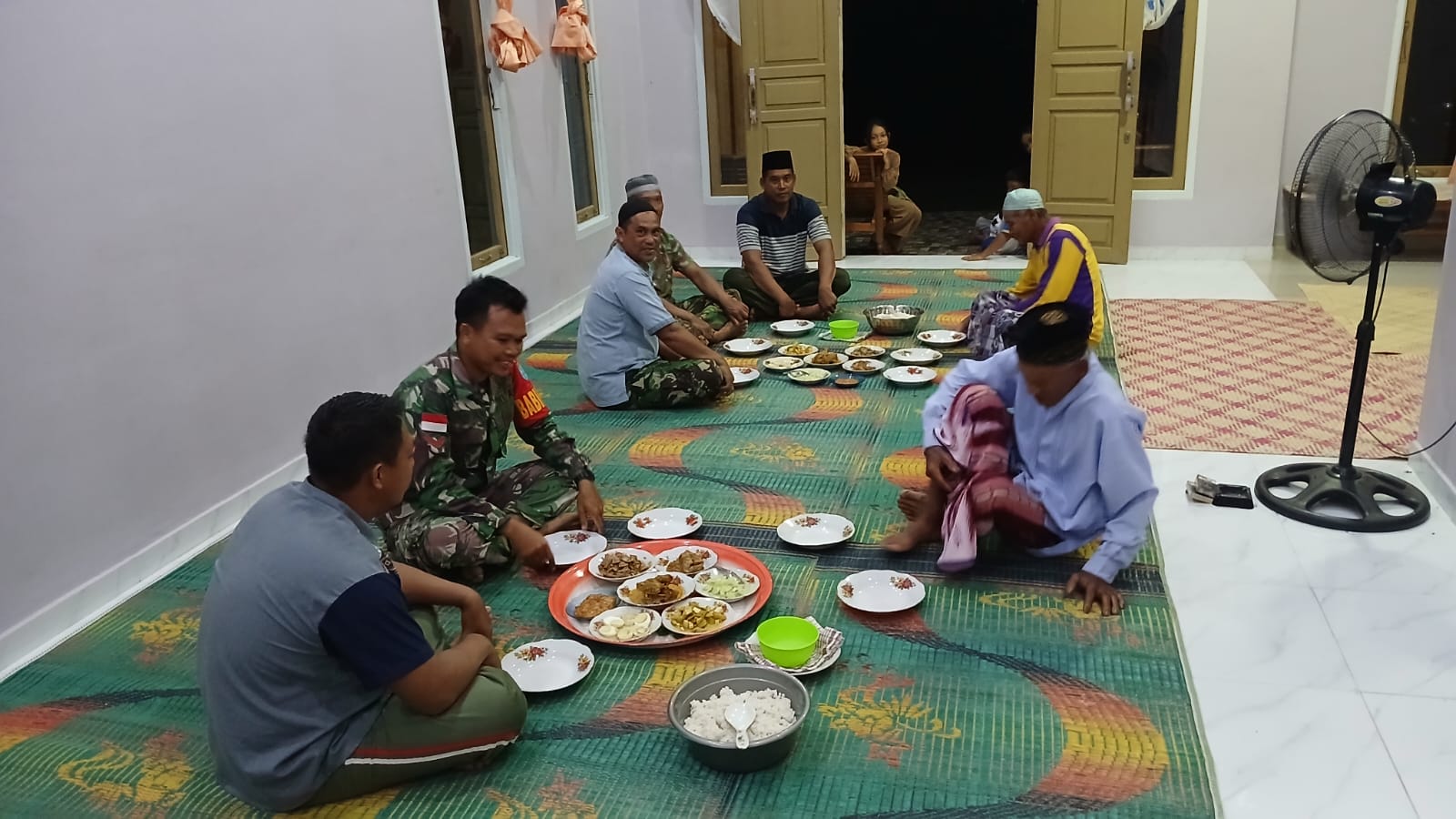 Satgas TMMD ke-126 Kodim 1208/Sambas Hadiri Syukuran di Rumah Warga