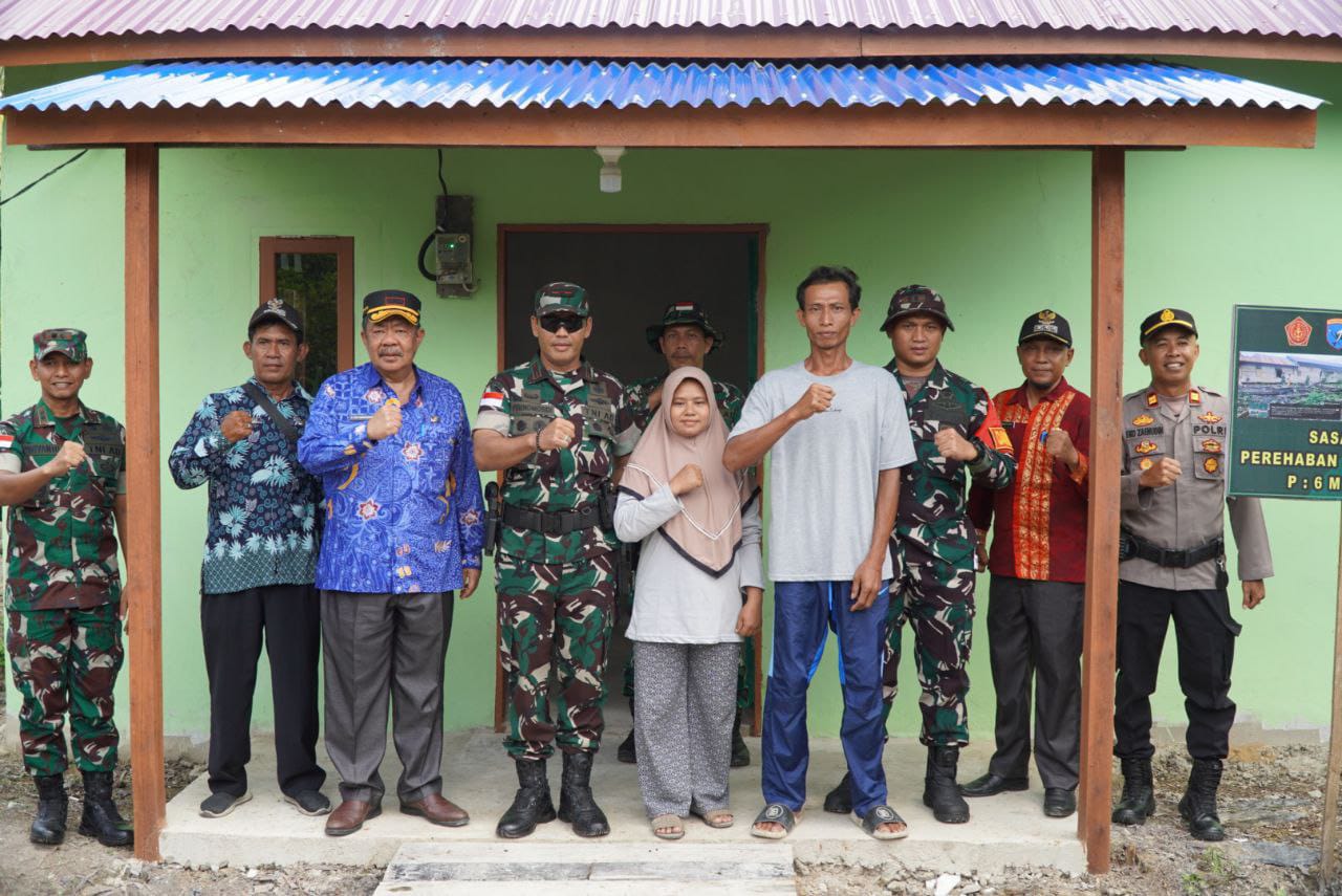 Pak Mintoni Penerima RTLH Sampaikan Terima Kasih kepada Satgas TMMD ke-126 Kodim 1208/Sambas