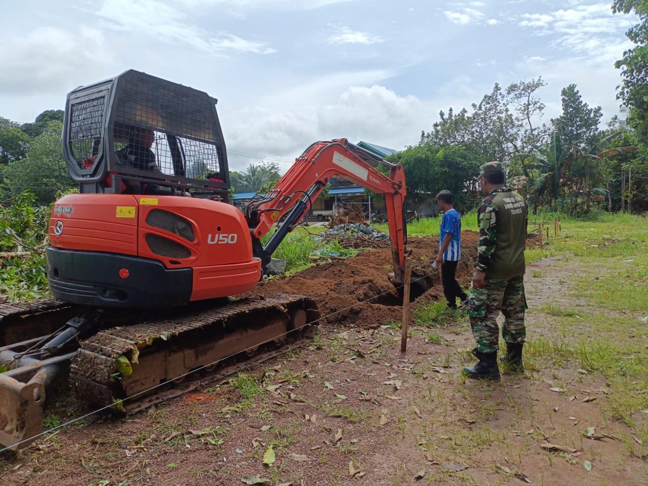 Dukung Percepatan Program Pemerintah Personel Kodim 1009/Tla Bantu Kawal Pembangunan KDKMP Di Wilayah Binaan