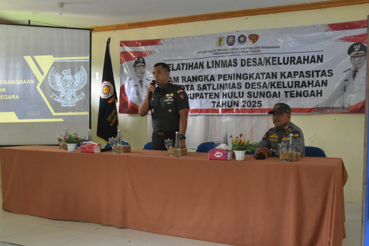 Satlinmas Berperan Penting Jaga Ketertiban, Dandim 1002/HST Berikan Materi Bela Negara