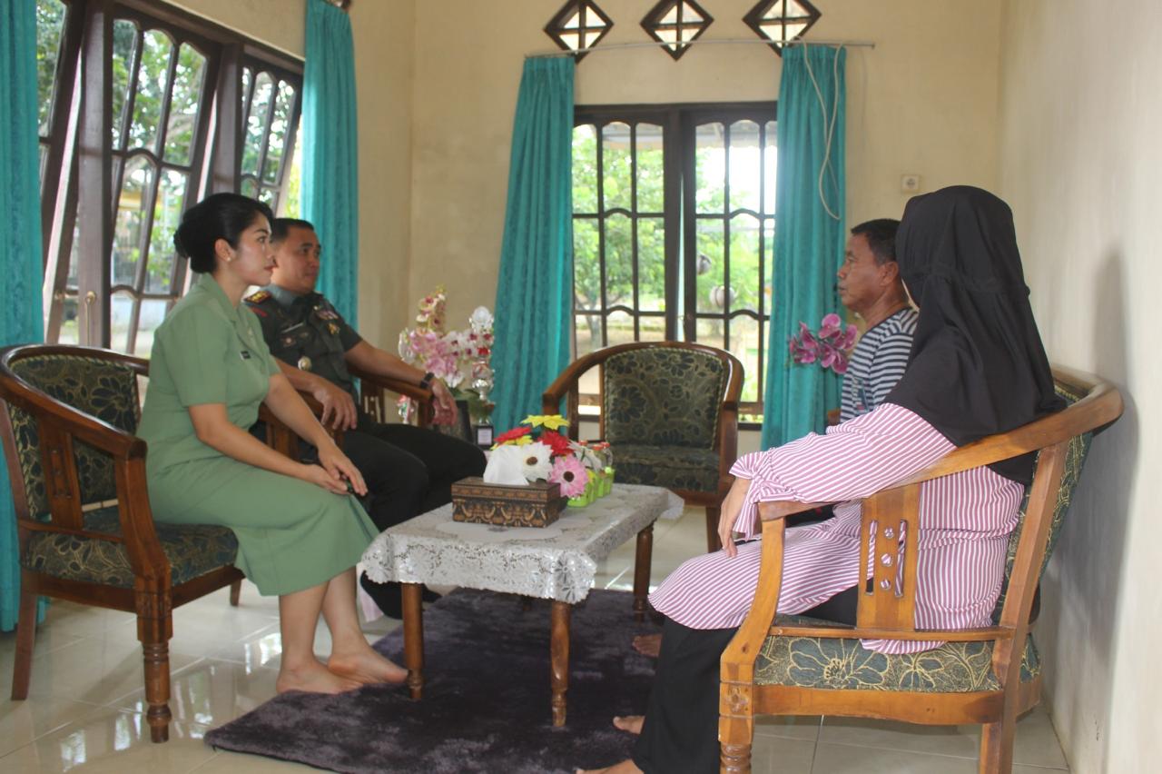 Wujud Empati dan Kepedulian, Dandim 1009/Tanah Laut Kunjungi Anggotanya yang Sedang Sakit