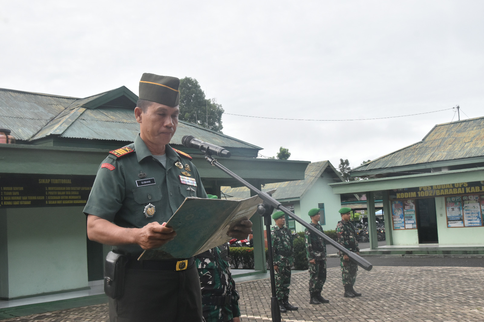 Kodim 1002/HST Laksanakan Upacara Bendera Awal Bulan dengan Khidmat
