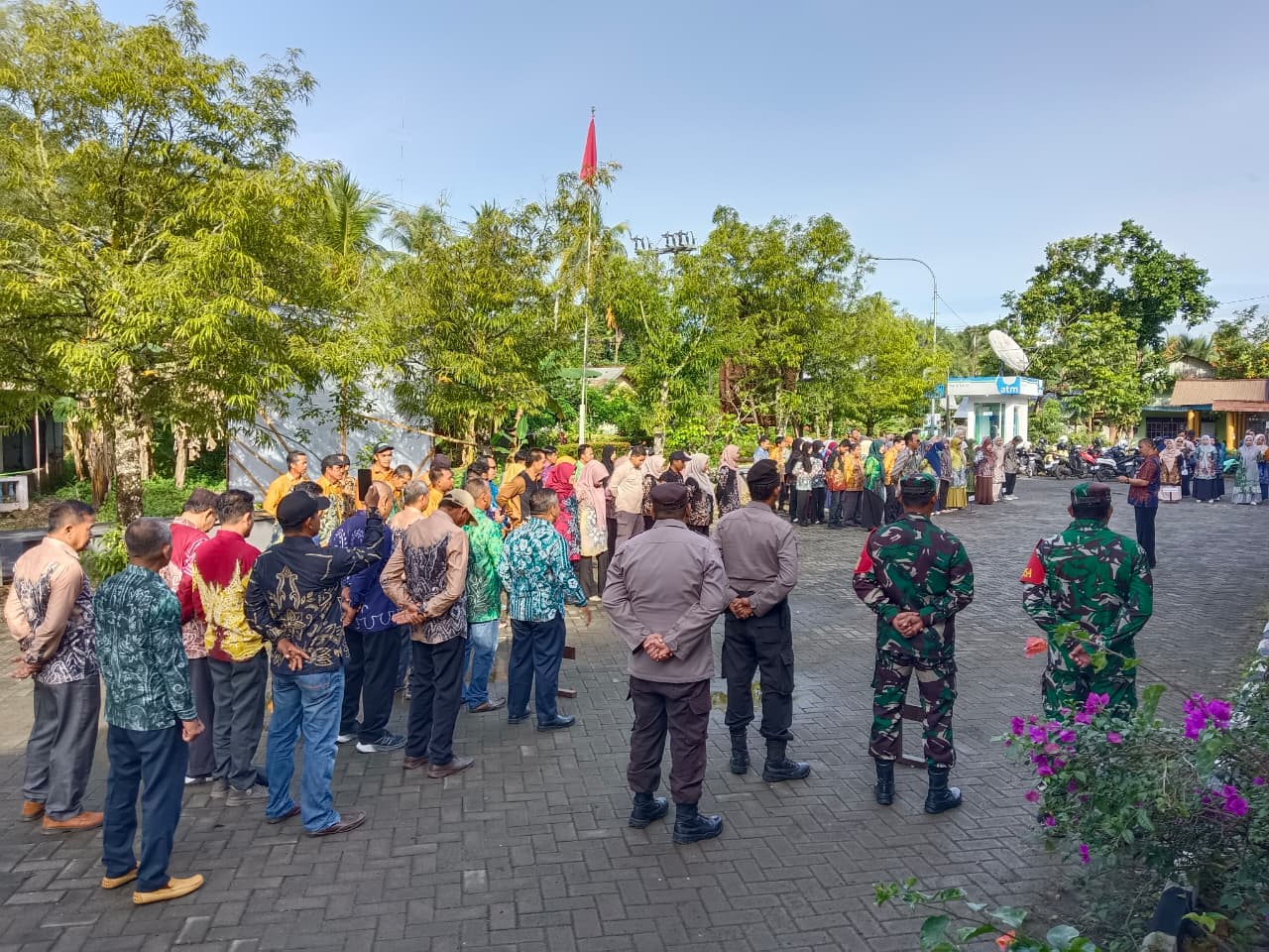 Babinsa Koramil 1002-05/Pandawan Ikuti Apel Gabungan di Kantor Camat Pandawan