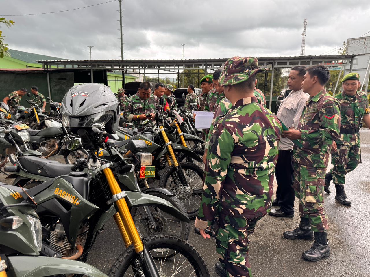 Pasi Intel Kodim 1009/Tanah Laut Pimpin Pengecekan Kendaraan Dinas, Tekankan Disiplin dan Perawatan Berkala