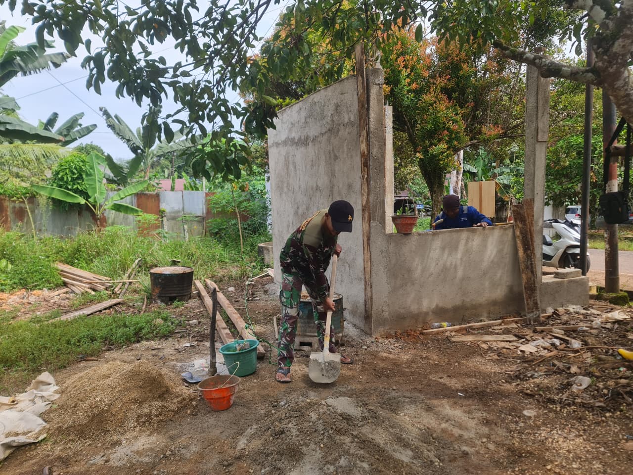 Kemanunggalan TNI-Rakyat, Poskamling TMMD Ke-127 Segera Rampung