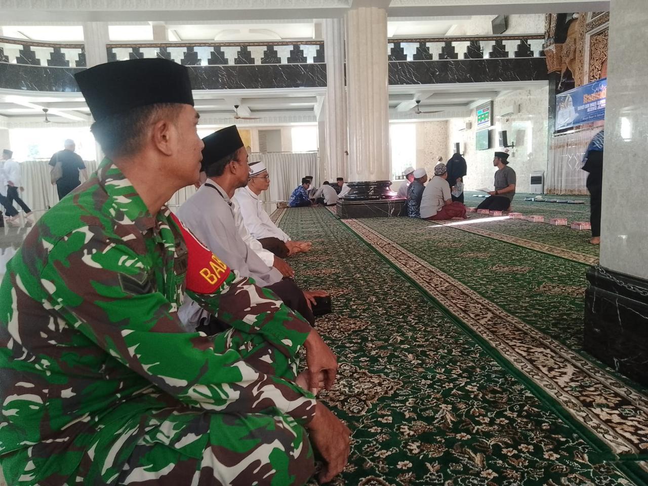 Perkuat Silaturahmi Danramil 1009-05/Kurau Ikuti Safari Ramadhan Bersama Wakil Bupati Tanah Laut