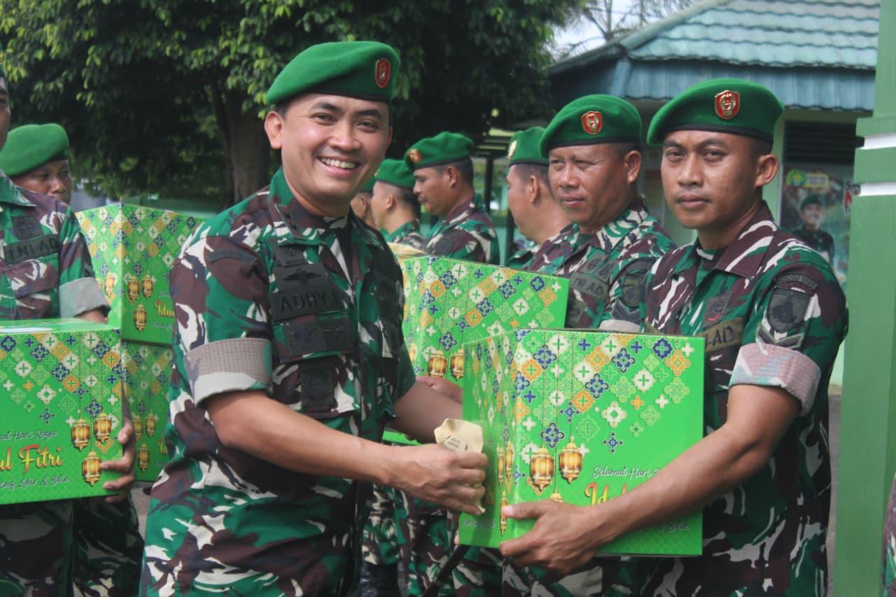 Lepas Prajuritnya Cuti Lebaran, Dandim 1009/Tanah Laut Serahkan Bingkisan Lebaran dan Beri Pesan Ini