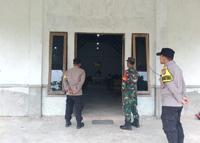 Berikan Rasa Aman Saat Ibadah Personel Kodim 1009/Tla Bersama Personel Polres Tala Siaga Di Gereja GSKI