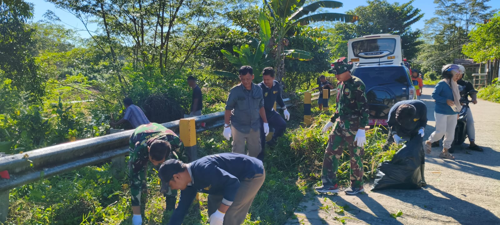 Koramil 1008-04/Tanta–Murung Pudak Bersinergi Bersihkan Lingkungan di Belimbing Raya