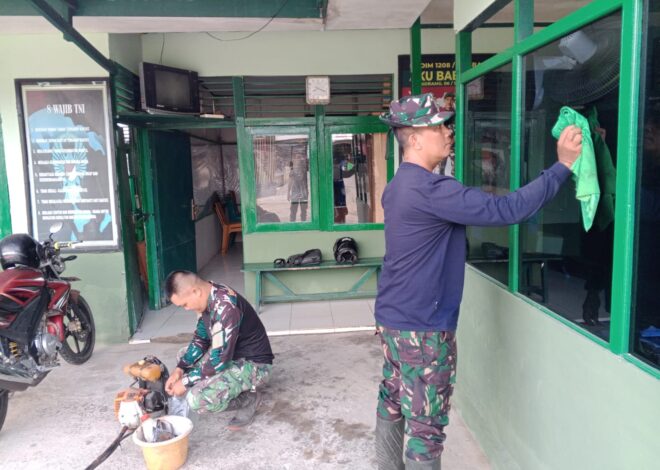 Jaga Kebersihan Satuan, Anggota Koramil 06/Selakau Laksanakan Pembenahan Pangkalan