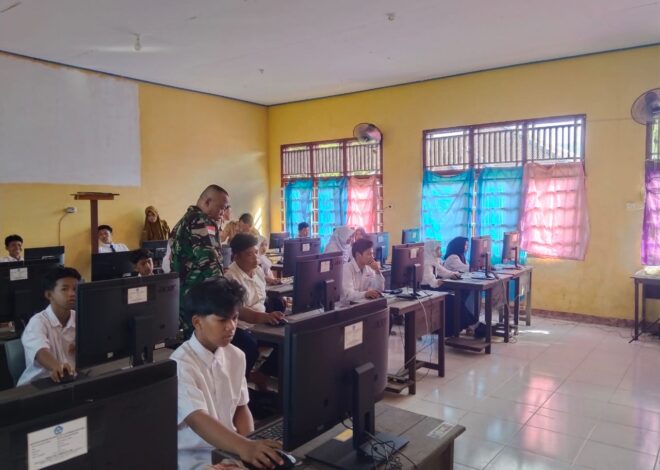 Babinsa Koramil 08/Paloh Lakukan Pendampingan Ujian Tes Kemampuan Akademik Siswa SMPN 04 Temajuk