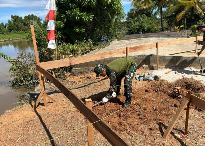 Perlahan Namun Pasti, Personel Kodim 1009/Tla Bersama Masyarakat Kerjakan Jembatan Garuda