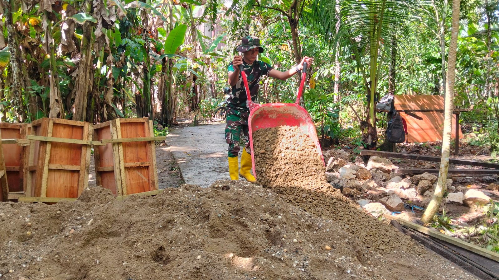 Butuh Tenaga Ekstra, Distribusi Material Jembatan Garuda Tetap Berjalan