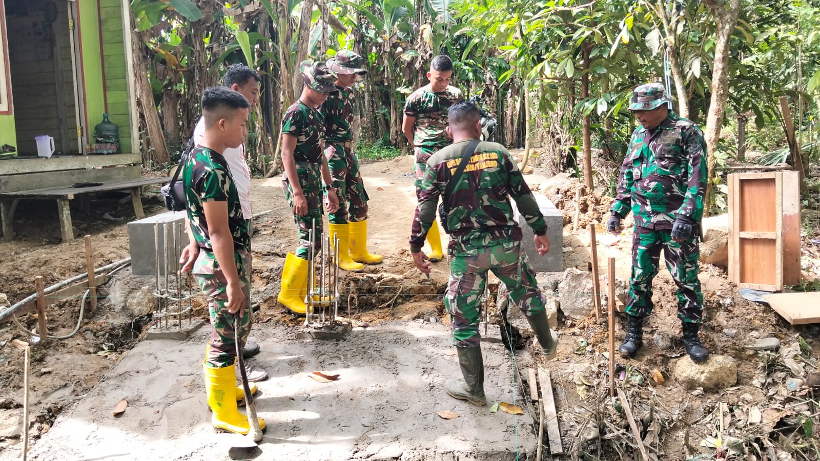Awali Kegiatan dengan Briefing dan Doa, Satgas Jembatan Garuda Tingkatkan Kinerja Pembangunan