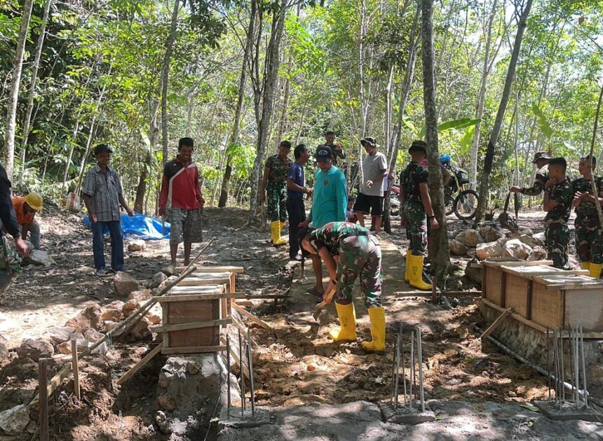 Semangat Kebersamaan, Warga Mangkusip Bahu Membahu Bangun Jembatan Garuda