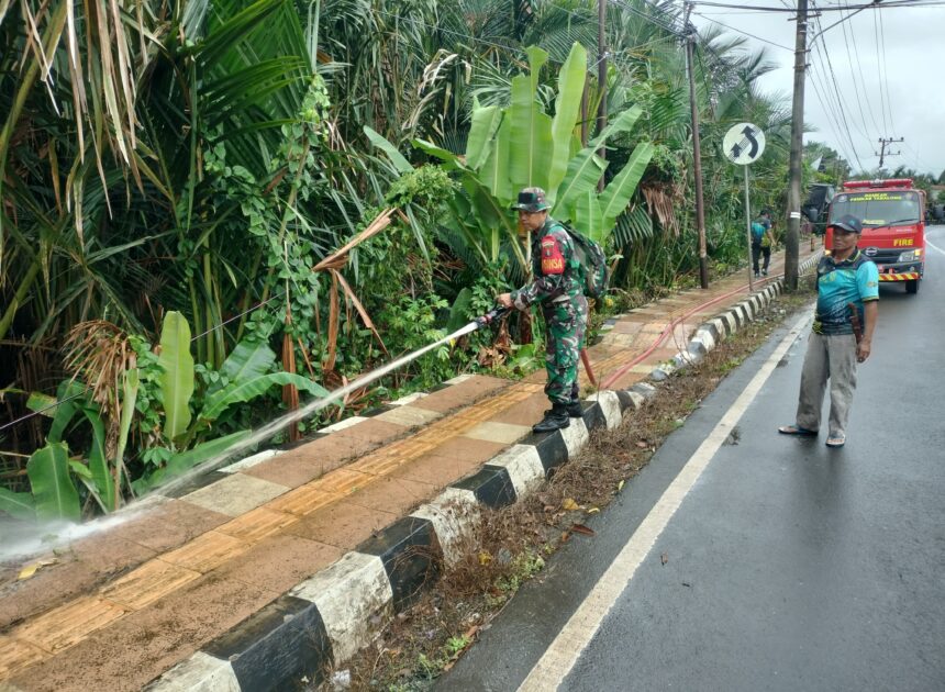 Sinergi TNI dan Pemerintah, Lingkungan Bersih di Kecamatan Pugaan