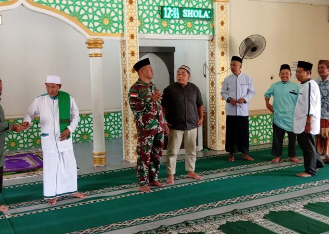 Danramil 05/Pemangkat Jalin Silaturahmi Bersama Tokoh Agama Melalui Safari Sholat Jumat