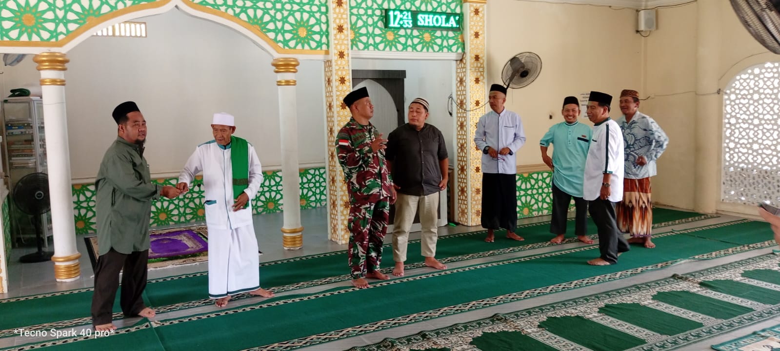 Danramil 05/Pemangkat Jalin Silaturahmi Bersama Tokoh Agama Melalui Safari Sholat Jumat