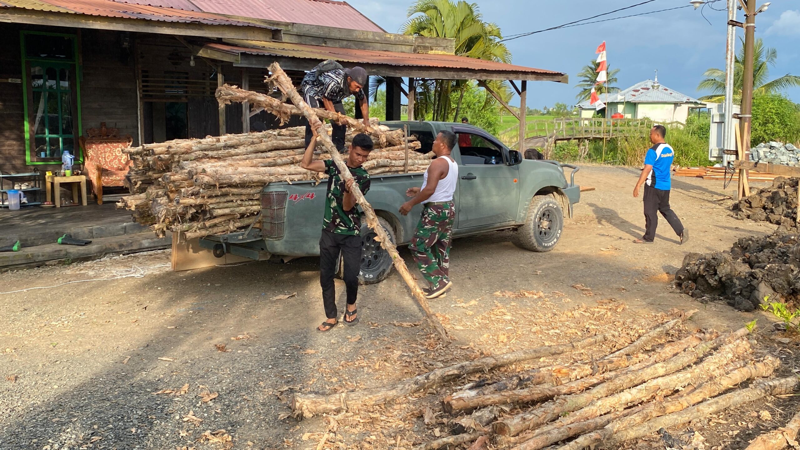 Material Terus Didatangkan Percepat Proses Pembangunan Jembatan Garuda Kodim 1009/Tla