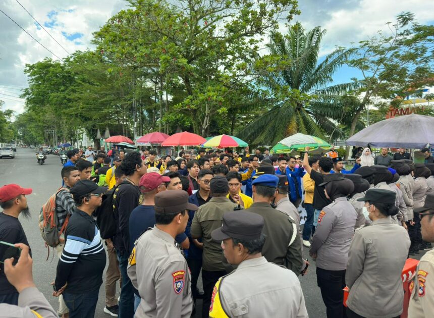 Tepis Isu Larang Aksi Mahasiswa Lewat Depan Makorem 101/Ant, TNI Justru Fasilitasi Transportasi