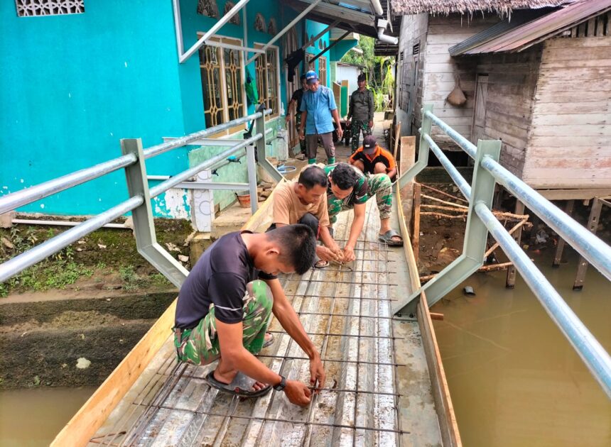 Sinergi TNI dan Warga, Persiapan Pengecoran Jembatan Garuda Berjalan Lancar