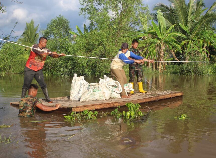 Menantang Arus dan Medan, Kebersamaan TNI dan Warga Jadi Kekuatan Seberangkan Material Jembatan Garuda