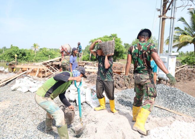 Tidak Ada Waktu Libur, Personel Kodim 1009/Tla Bersama Masyarakat Terus Kebut Pengerjaan Pondasi Jembatan Garuda