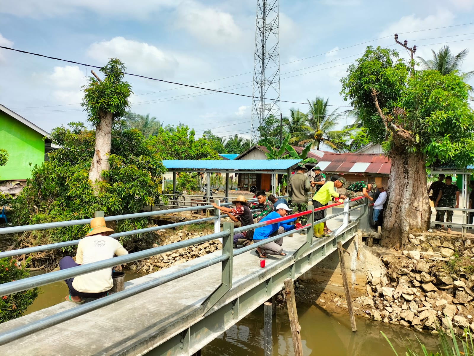 Jembatan Garuda Masuki Tahap Akhir, Pagar Dicat Secara Gotong Royong