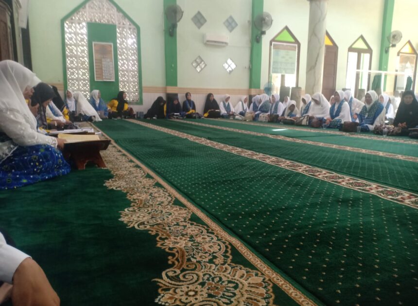 Jalin Silaturahmi, Anggota Koramil 06/Selakau Hadiri Kegiatan Majlis Taklim di Wilayah Binaan